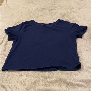 Cropped navy blue tee